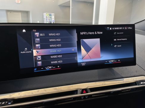 Used 2023 BMW iX xDrive50 w/ Premium Package image 27