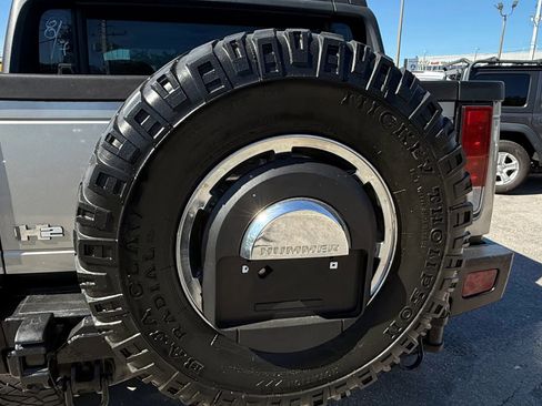 Used 2005 HUMMER H2 SUT Sport Utility Pickup 4D w/ Preferred Equipment Group image 18