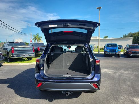 Used 2020 Toyota Highlander Limited FWD image 10