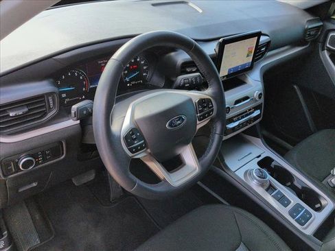 Used 2023 Ford Explorer XLT image 9