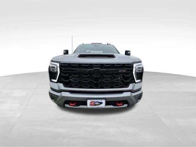 Used 2025 Chevrolet Silverado 2500 ZR2 w/ Technology Package AWD/4WD image 3