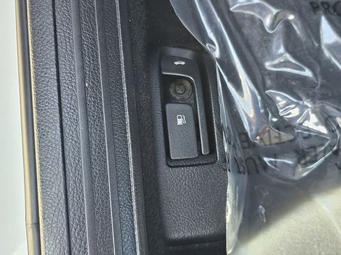 Used 2012 MAZDA MAZDA3 i Touring FWD image 12