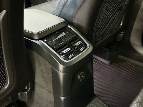 Used 2024 Volvo XC90 T8 Plus w/ Protection Package Premier image 29