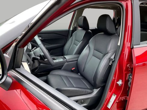 Used 2024 Nissan Rogue SV w/ SV Premium Package FWD image 8