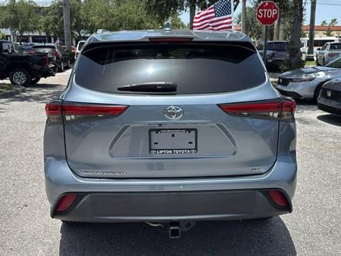 Used 2022 Toyota Highlander XLE FWD image 6