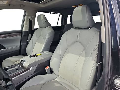 Used 2022 Toyota Highlander Limited FWD image 15