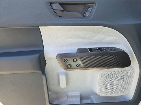 Used 2025 Ford Maverick XLT image 12