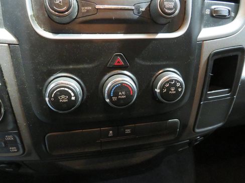 Used 2017 RAM 1500 Express image 20