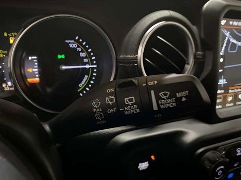 Used 2023 Jeep Wrangler Unlimited Sahara w/ Dual Top Group image 33