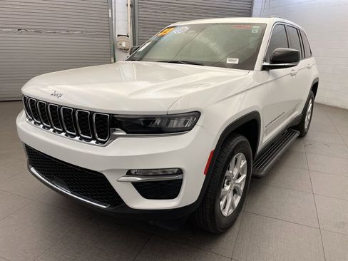 Certified 2023 Jeep Grand Cherokee Limited image 3