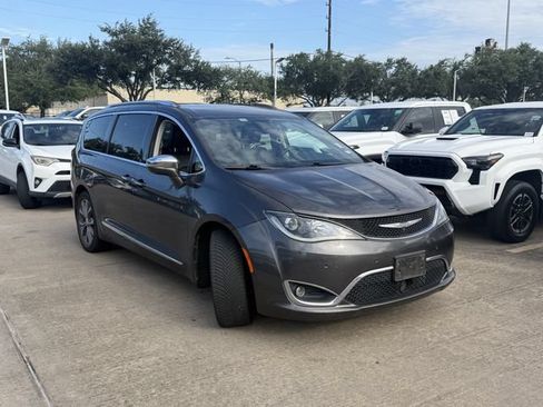 Used 2017 Chrysler Pacifica Limited FWD image 3