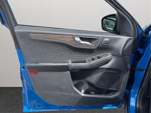 Used 2020 Ford Escape Titanium w/ Titanium Premium Package 2.0 FWD image 22