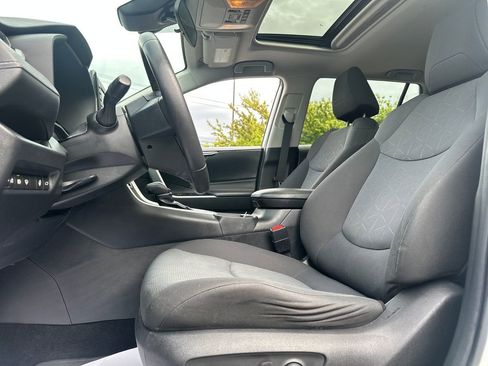 Used 2019 Toyota RAV4 XLE w/ Convenience Package AWD/4WD image 8
