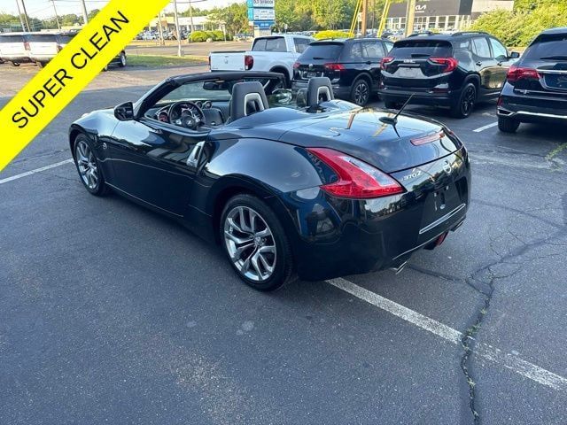 Used 2014 Nissan 370Z Touring RWD image 4