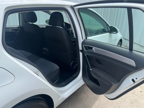 Used 2016 Volkswagen e-Golf SE FWD image 14