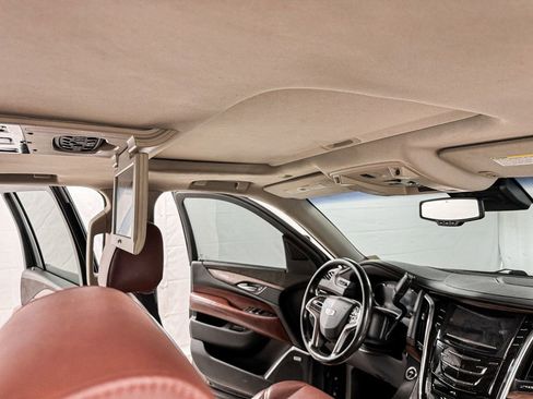 Used 2016 Cadillac Escalade ESV Premium image 15