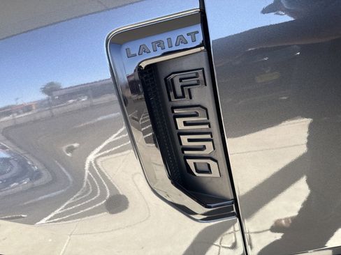 Used 2019 Ford F250 Lariat w/ Lariat Ultimate Package AWD/4WD image 9