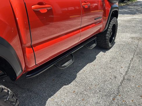 Used 2017 Toyota Tacoma TRD Off-Road w/ Premium & Technology Package AWD/4WD image 49