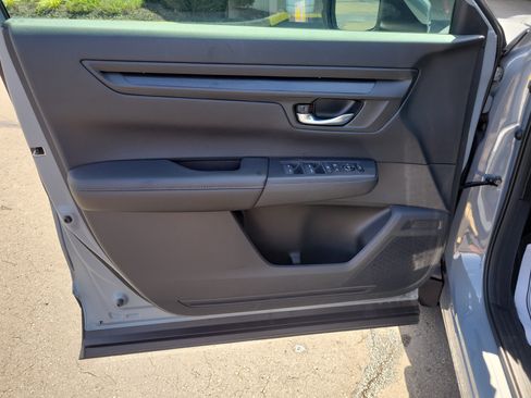 Used 2025 Honda CR-V EX image 18