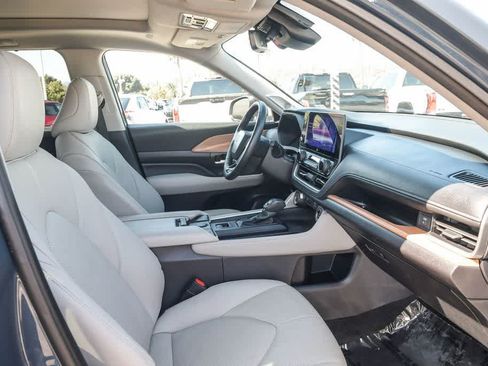 Used 2025 Toyota Grand Highlander FWD image 15