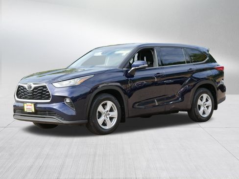 Used 2020 Toyota Highlander LE AWD/4WD image 3