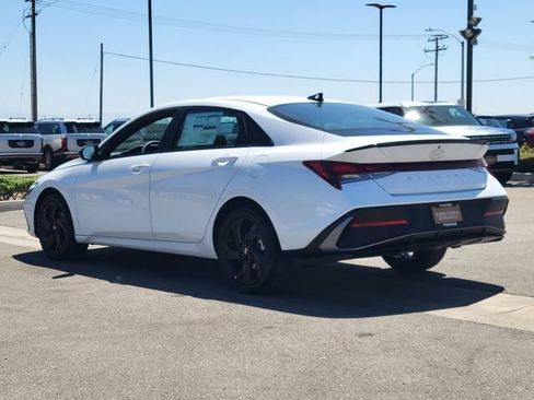 New 2026 Hyundai Elantra SEL Sport FWD image 3