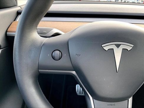 Used 2020 Tesla Model Y Long Range image 20