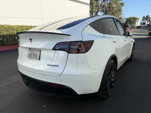 Used 2022 Tesla Model Y Performance AWD/4WD image 3