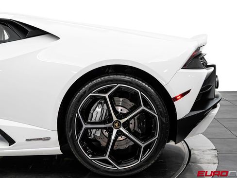 Used 2021 Lamborghini Huracan EVO RWD image 16