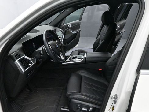 Used 2024 BMW X5 xDrive40i w/ Premium Package image 13