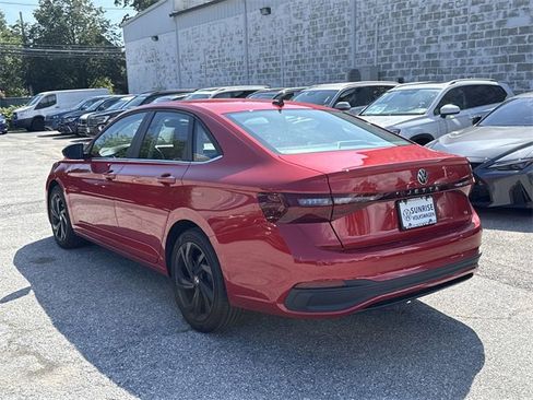 Used 2025 Volkswagen Jetta SE w/ Sunroof Package image 7
