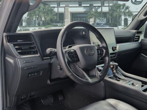 Used 2024 Lexus GX 550 w/ Accessory Package (Z1) AWD/4WD image 12