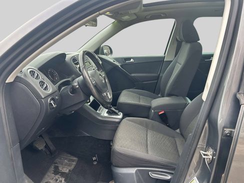 Used 2013 Volkswagen Tiguan S image 10