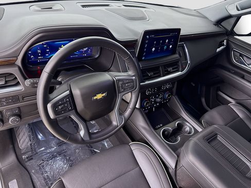 Used 2024 Chevrolet Suburban Premier image 9