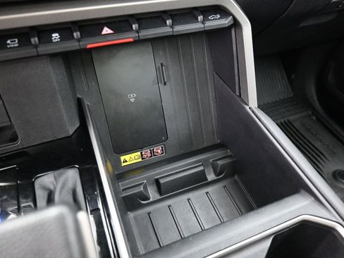 Used 2025 Toyota Tundra Limited image 21