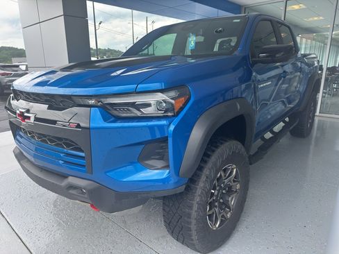 Used 2024 Chevrolet Colorado ZR2 w/ Technology Package AWD/4WD image 3