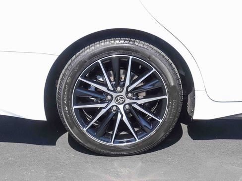Used 2021 Toyota Camry SE FWD image 9