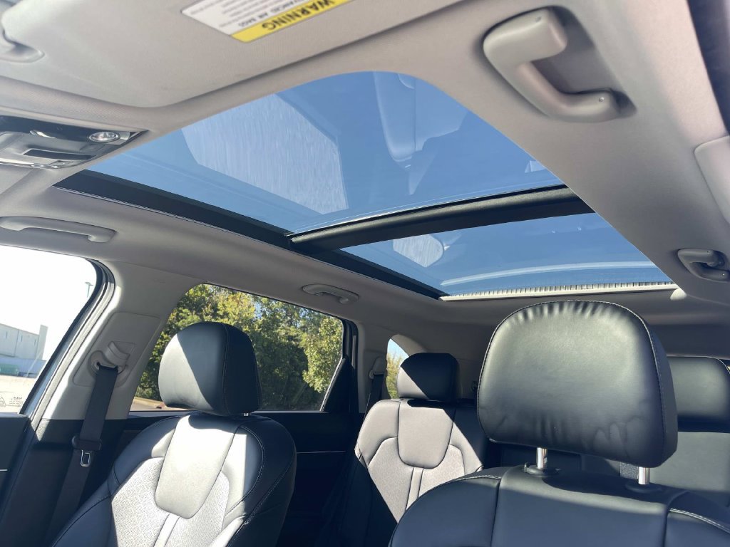 Used 2023 Kia Sorento S w/ Panoramic Sunroof Package AWD/4WD image 27
