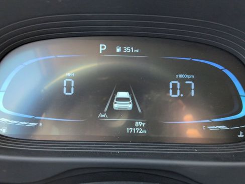 Used 2025 Hyundai Venue SEL image 16