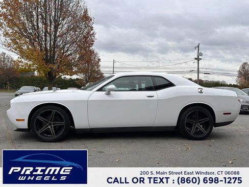 Used 2012 Dodge Challenger SXT image 4
