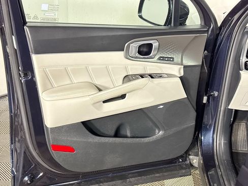 Certified 2023 Kia Sorento SX Prestige AWD/4WD image 11