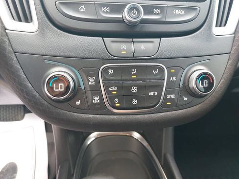 Used 2023 Chevrolet Malibu LT FWD image 17