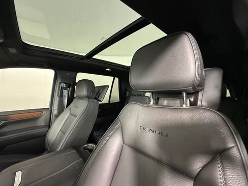 Used 2025 GMC Yukon Denali w/ Denali Reserve Package AWD/4WD image 17