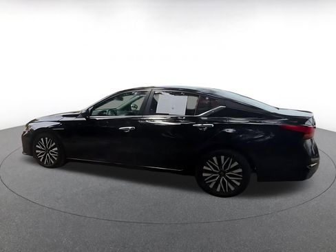 Used 2025 Nissan Altima 2.5 SV FWD image 10