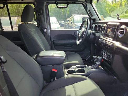Used 2018 Jeep Wrangler Unlimited Sahara image 31