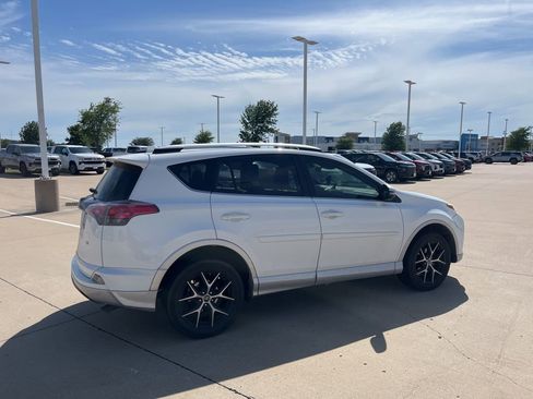 Used 2016 Toyota RAV4 SE w/ Advanced Technology Package FWD image 5