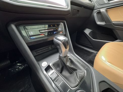 Used 2022 Volkswagen Tiguan SE w/ Panoramic Sunroof Package AWD/4WD image 44