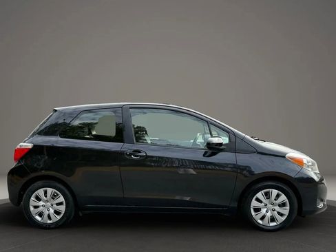Used 2012 Toyota Yaris L image 4
