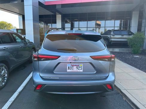 Used 2023 Toyota Highlander Limited AWD/4WD image 6