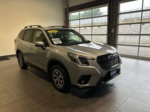 Used 2023 Subaru Forester Premium AWD/4WD image 9